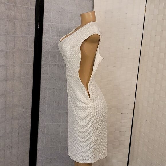 BRAND NEW BISOU BISOU V-NECKLINE TEXTURED SHEATH DRESS - Picture 8 of 12
